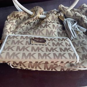 Micheal Kors purse/wallet